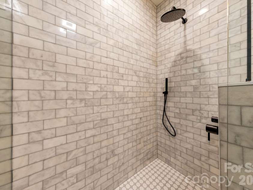 2757 Parkway Avenue, Charlotte, NC 28208.  MLS# CAR4353410, YatesRealty ID 12204. 