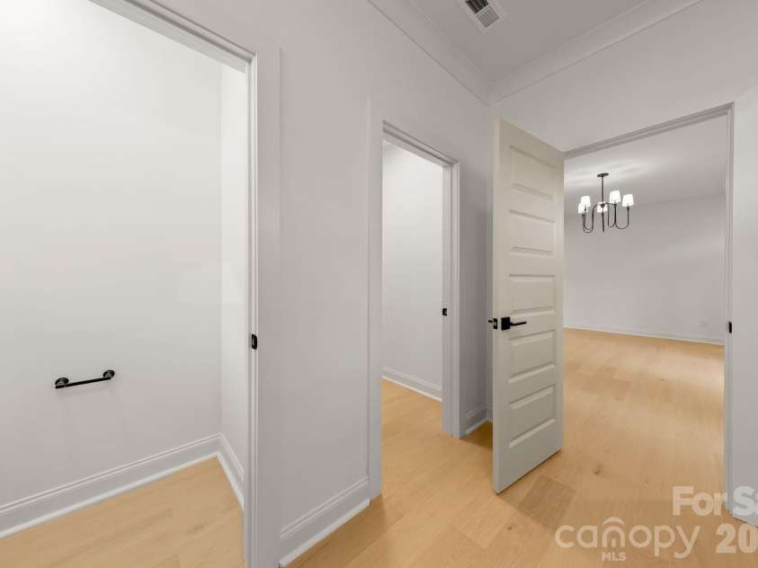 2757 Parkway Avenue, Charlotte, NC 28208.  MLS# CAR4353410, YatesRealty ID 12204. 