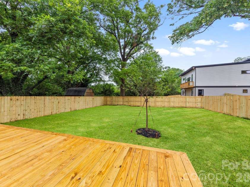 2757 Parkway Avenue, Charlotte, NC 28208.  MLS# CAR4353410, YatesRealty ID 12204. 