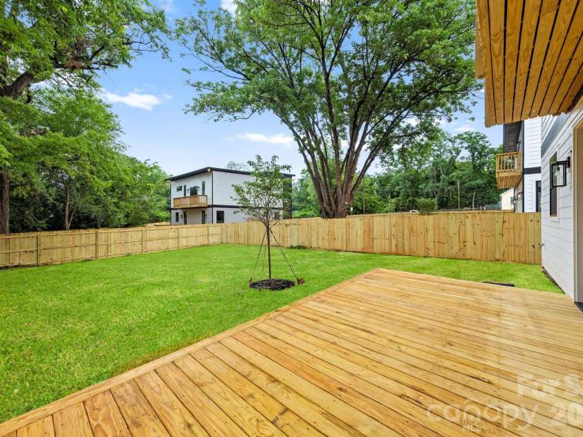 2757 Parkway Avenue, Charlotte, NC 28208.  MLS# CAR4353410, YatesRealty ID 12204. 
