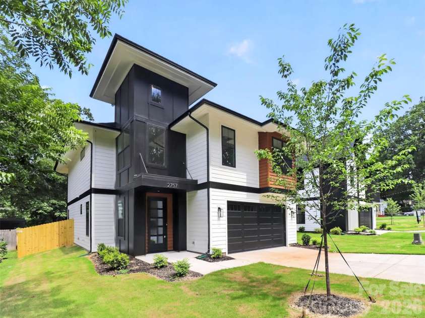 2757 Parkway Avenue, Charlotte, NC 28208.  MLS# CAR4353410, YatesRealty ID 12204. 
