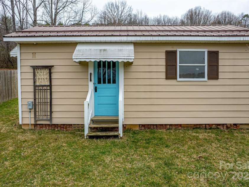 141 Knollview Terrace, Pisgah Forest, NC 28768.  MLS# CAR4255414, YatesRealty ID 12205. 