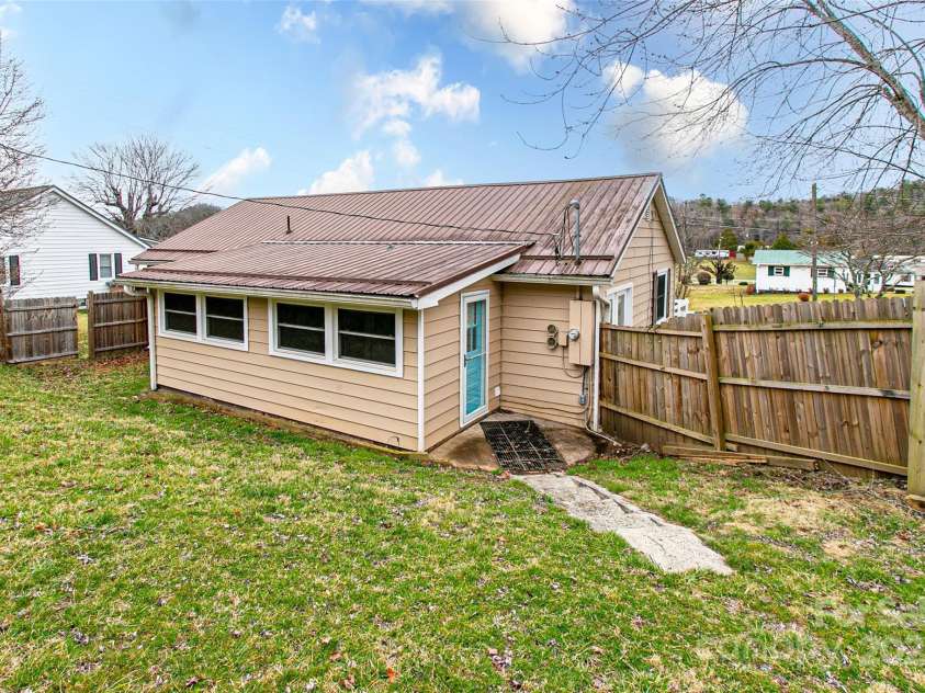 141 Knollview Terrace, Pisgah Forest, NC 28768.  MLS# CAR4255414, YatesRealty ID 12205. 