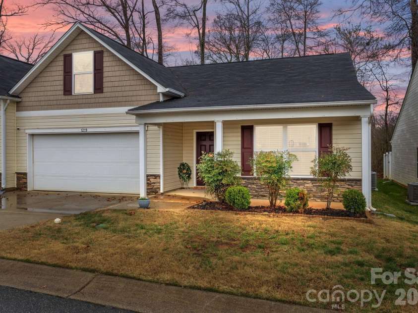 1219 Amberlight Circle, Salisbury, NC 28144.  MLS# CAR4295292, YatesRealty ID 12206. 