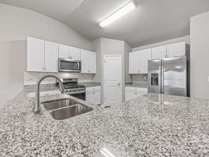 1219 Amberlight Circle, Salisbury, NC 28144.  MLS# CAR4295292, YatesRealty ID 12206. Granite countertops