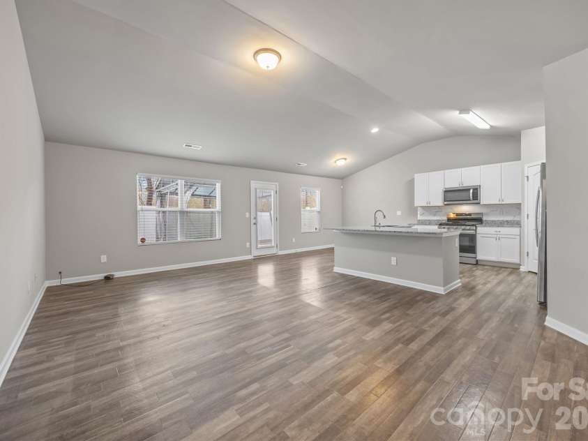 1219 Amberlight Circle, Salisbury, NC 28144.  MLS# CAR4295292, YatesRealty ID 12206. Open floorplan - Family room and kitchen