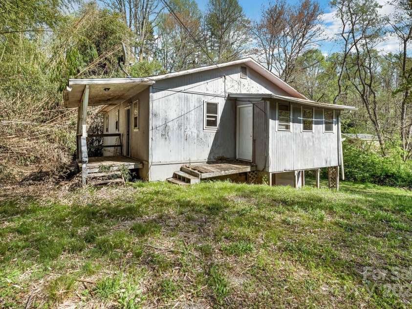 91 Catawba Lane, Brevard, NC 28712.  MLS# CAR4250643, YatesRealty ID 12206. 