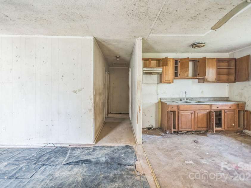 91 Catawba Lane, Brevard, NC 28712.  MLS# CAR4250643, YatesRealty ID 12206. 