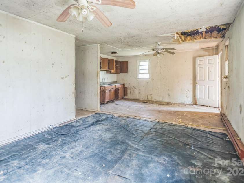 91 Catawba Lane, Brevard, NC 28712.  MLS# CAR4250643, YatesRealty ID 12206. 