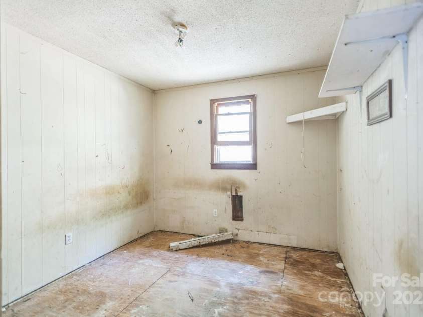 91 Catawba Lane, Brevard, NC 28712.  MLS# CAR4250643, YatesRealty ID 12206. 
