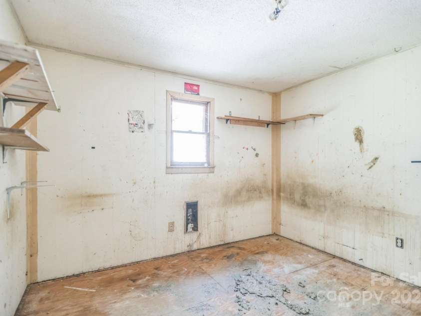 91 Catawba Lane, Brevard, NC 28712.  MLS# CAR4250643, YatesRealty ID 12206. 