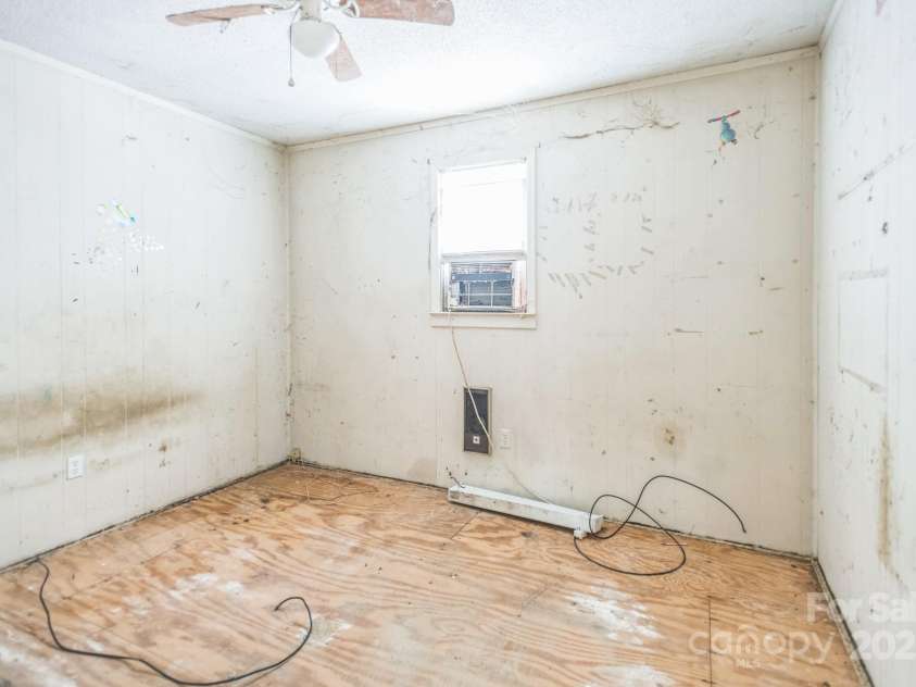 91 Catawba Lane, Brevard, NC 28712.  MLS# CAR4250643, YatesRealty ID 12206. 