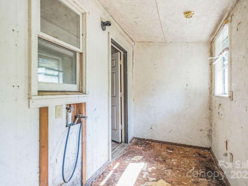 91 Catawba Lane, Brevard, NC 28712.  MLS# CAR4250643, YatesRealty ID 12206. 