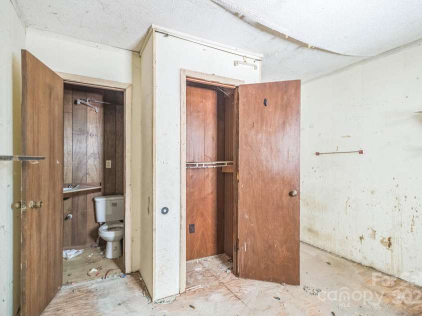 91 Catawba Lane, Brevard, NC 28712.  MLS# CAR4250643, YatesRealty ID 12206. 