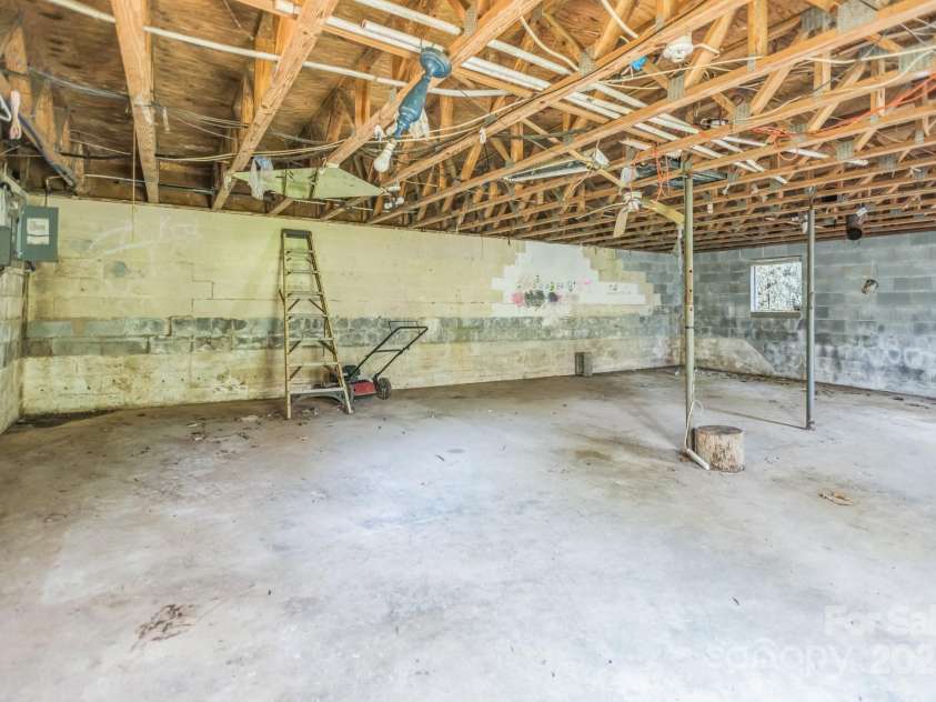 91 Catawba Lane, Brevard, NC 28712.  MLS# CAR4250643, YatesRealty ID 12206. 