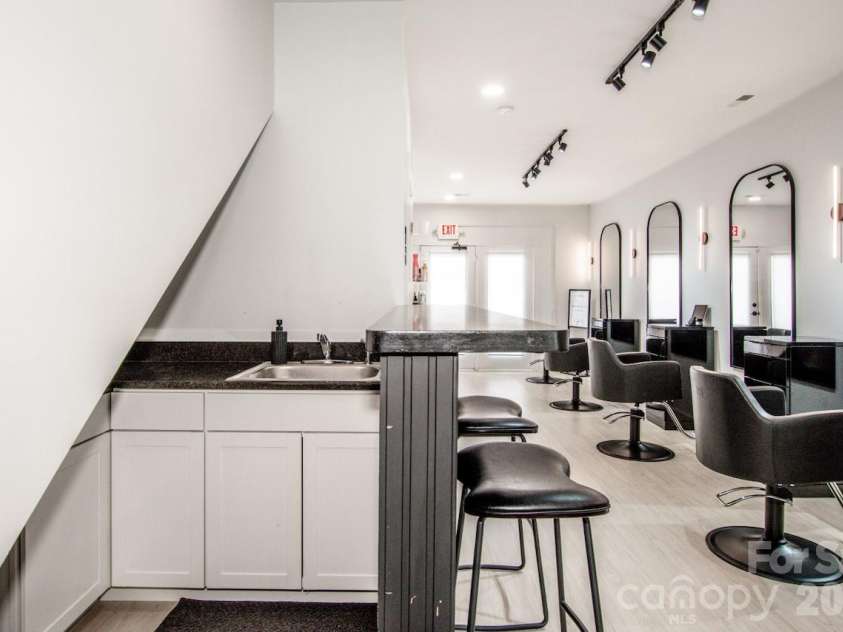 21329 Catawba Avenue, Cornelius, NC 28031.  MLS# CAR4364402, YatesRealty ID 12207. Bar