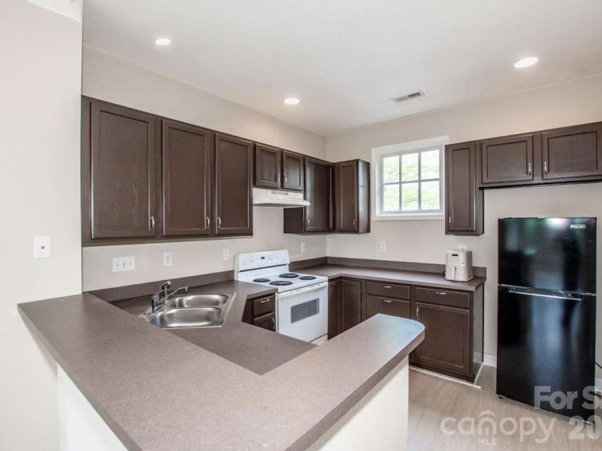 21329 Catawba Avenue, Cornelius, NC 28031.  MLS# CAR4364402, YatesRealty ID 12207. Kitchen