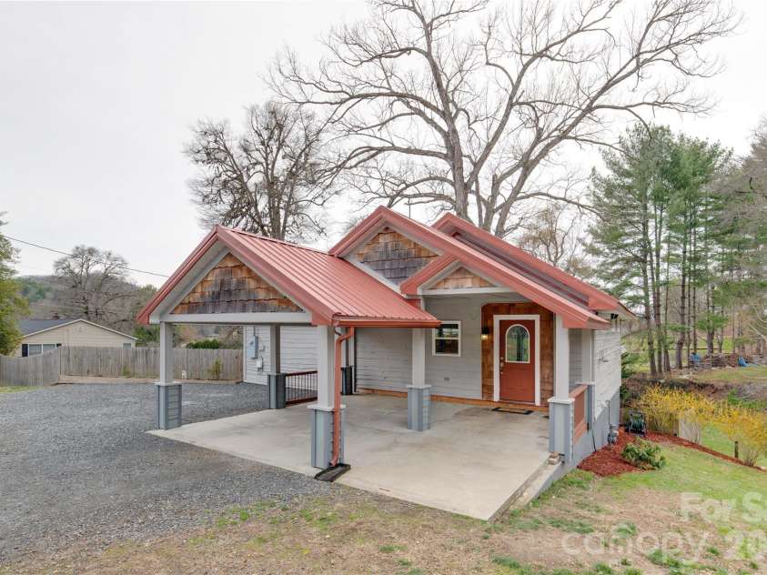 107 Shepard Way, Burnsville, NC 28714.  MLS# CAR4359941, YatesRealty ID 12208. 