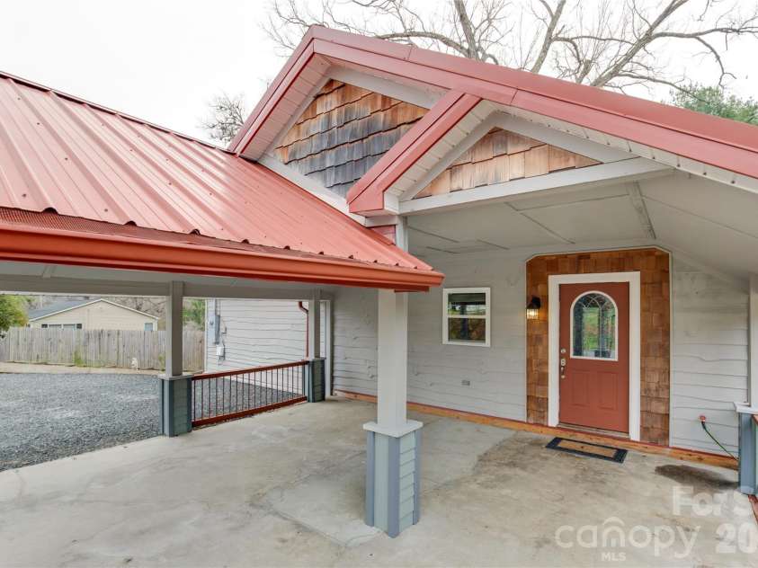 107 Shepard Way, Burnsville, NC 28714.  MLS# CAR4359941, YatesRealty ID 12208. 