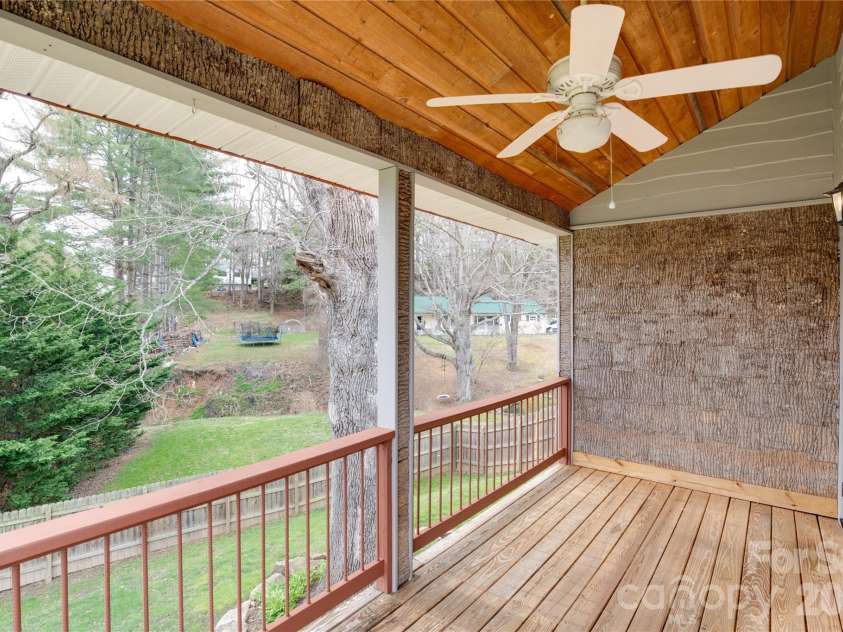 107 Shepard Way, Burnsville, NC 28714.  MLS# CAR4359941, YatesRealty ID 12208. 
