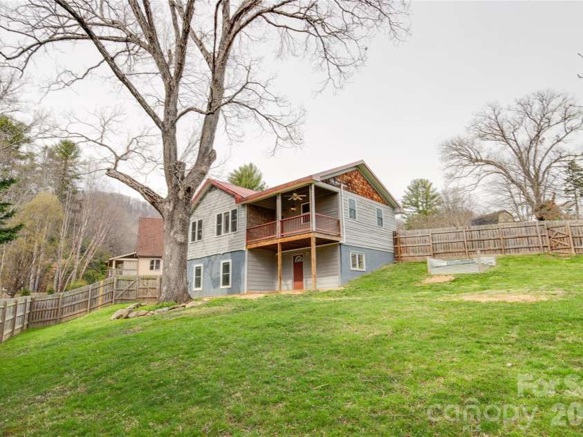 107 Shepard Way, Burnsville, NC 28714.  MLS# CAR4359941, YatesRealty ID 12208. 