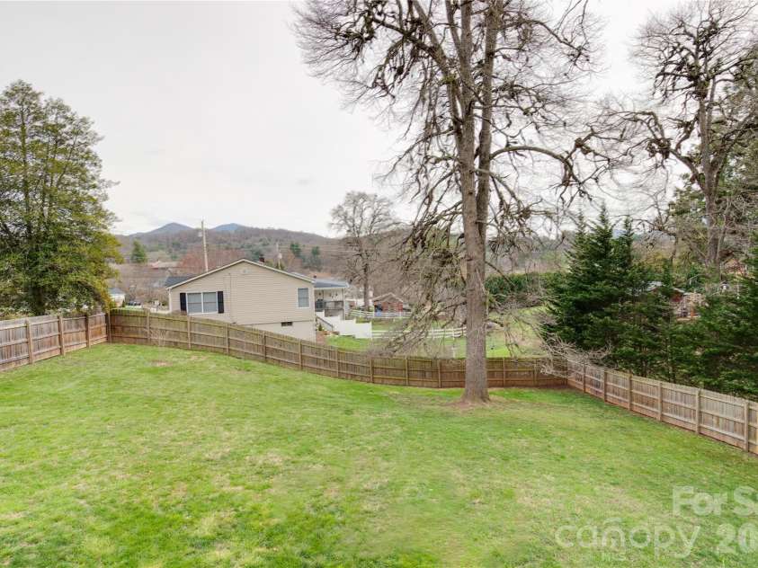 107 Shepard Way, Burnsville, NC 28714.  MLS# CAR4359941, YatesRealty ID 12208. 