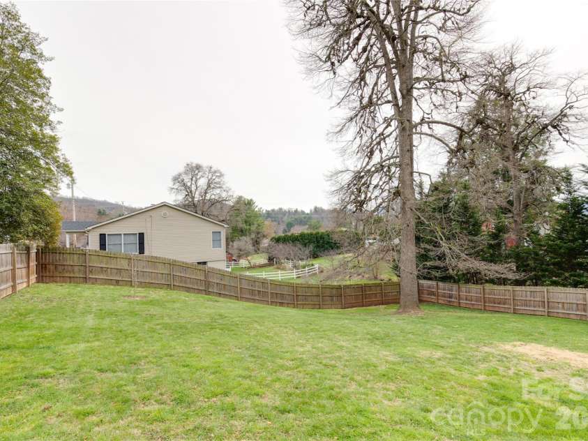 107 Shepard Way, Burnsville, NC 28714.  MLS# CAR4359941, YatesRealty ID 12208. 