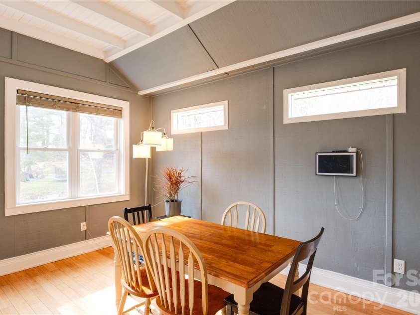 107 Shepard Way, Burnsville, NC 28714.  MLS# CAR4359941, YatesRealty ID 12208. 