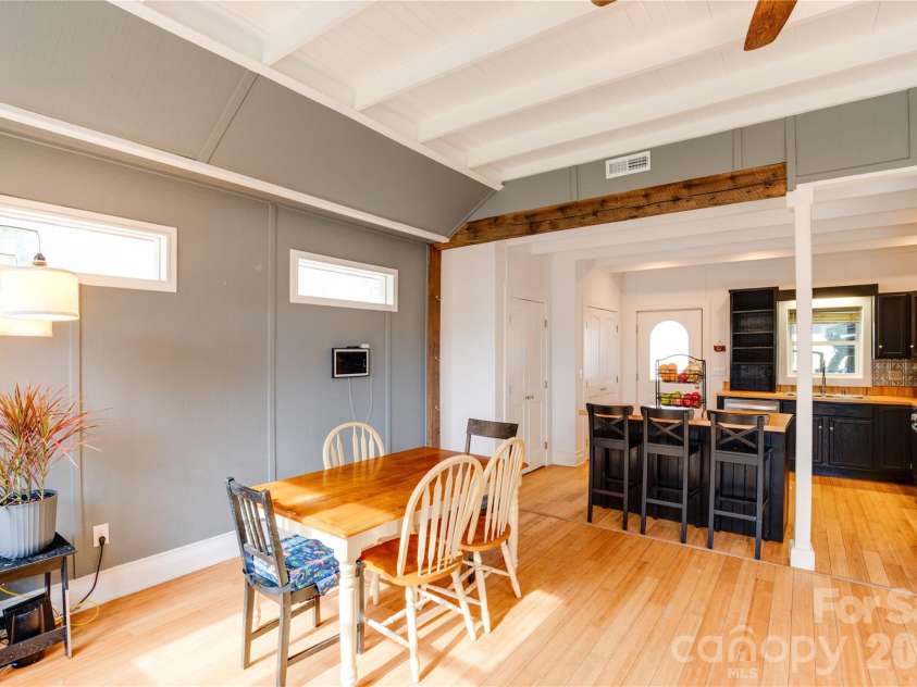 107 Shepard Way, Burnsville, NC 28714.  MLS# CAR4359941, YatesRealty ID 12208. 