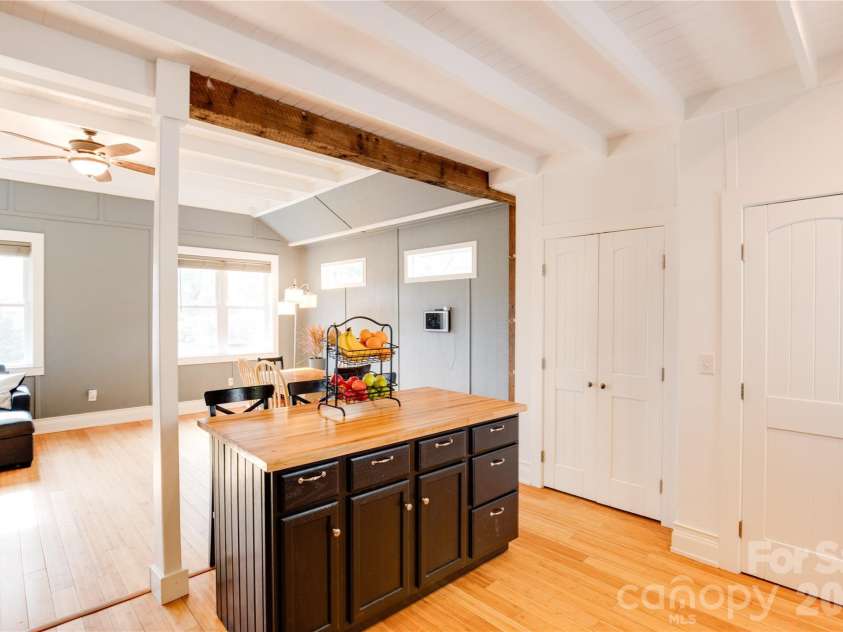 107 Shepard Way, Burnsville, NC 28714.  MLS# CAR4359941, YatesRealty ID 12208. 