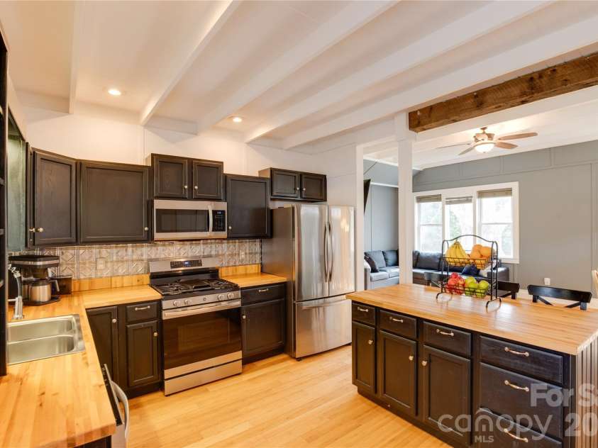 107 Shepard Way, Burnsville, NC 28714.  MLS# CAR4359941, YatesRealty ID 12208. 