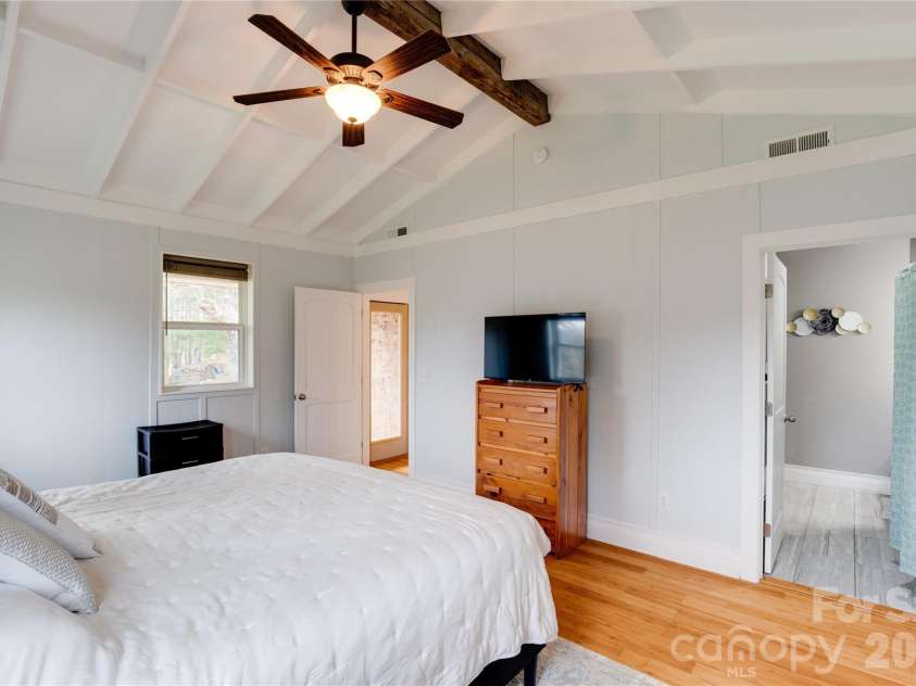 107 Shepard Way, Burnsville, NC 28714.  MLS# CAR4359941, YatesRealty ID 12208. 
