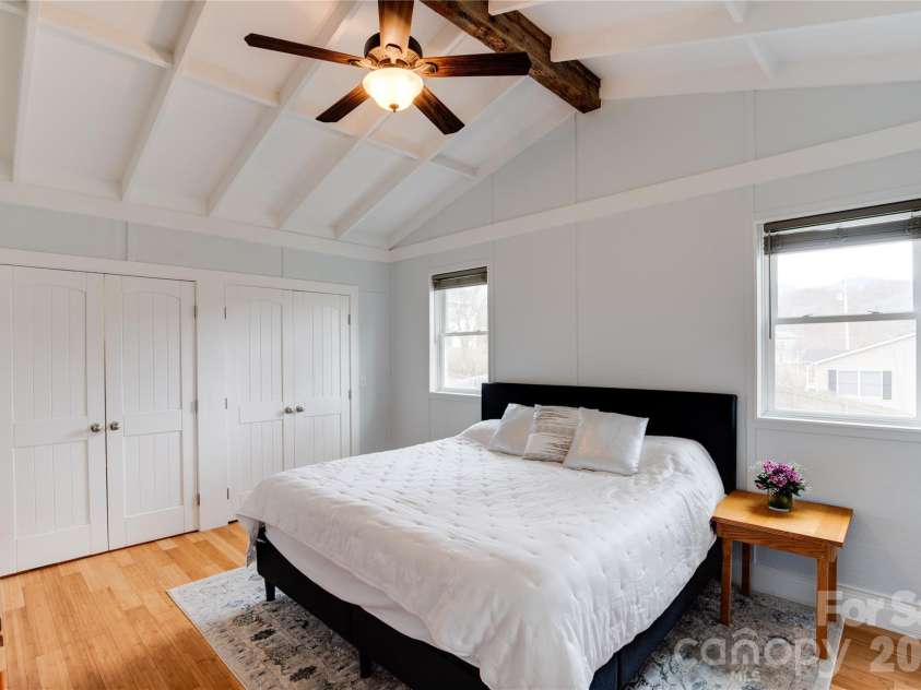 107 Shepard Way, Burnsville, NC 28714.  MLS# CAR4359941, YatesRealty ID 12208. 