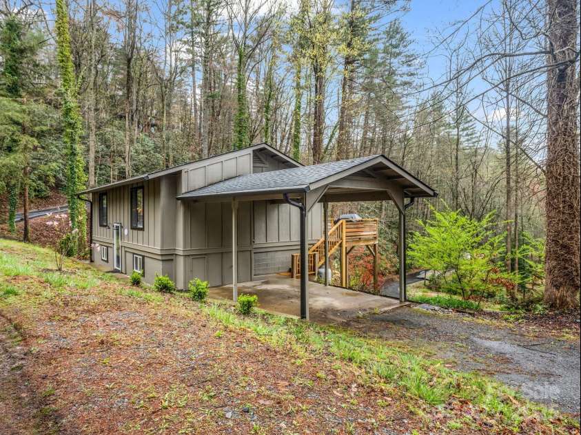 206 Knob Creek Road, Pisgah Forest, NC 28768.  MLS# CAR4241058, YatesRealty ID 12209. 