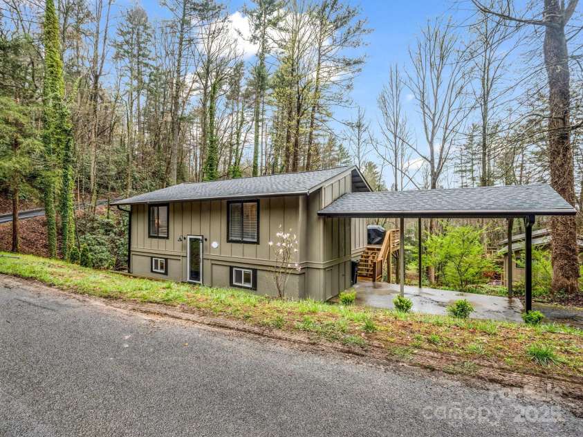 206 Knob Creek Road, Pisgah Forest, NC 28768.  MLS# CAR4241058, YatesRealty ID 12209. 