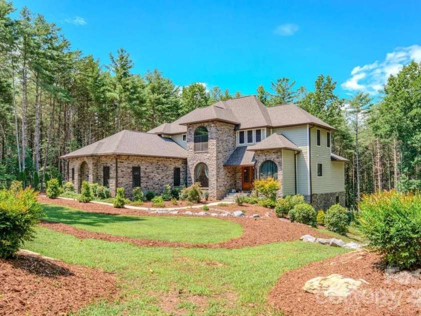 1416 Southpointe Drive, Morganton, NC 28655.  MLS# CAR4352341, YatesRealty ID 12210. 