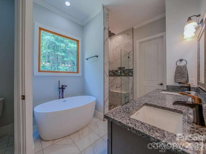 1416 Southpointe Drive, Morganton, NC 28655.  MLS# CAR4352341, YatesRealty ID 12210. 