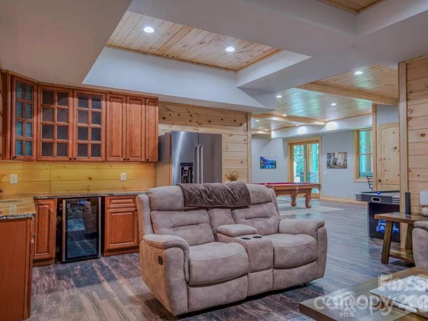 1416 Southpointe Drive, Morganton, NC 28655.  MLS# CAR4352341, YatesRealty ID 12210. 