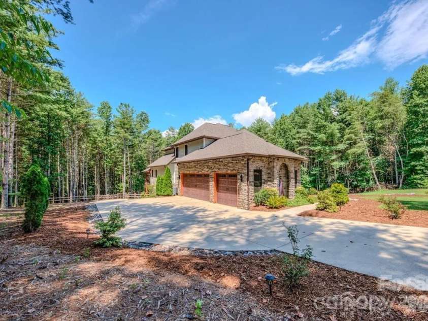 1416 Southpointe Drive, Morganton, NC 28655.  MLS# CAR4352341, YatesRealty ID 12210. 