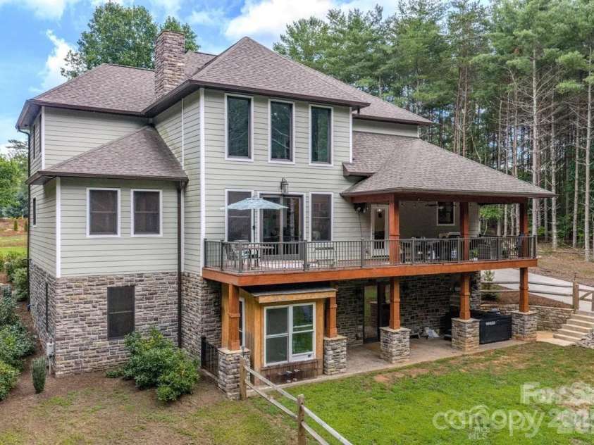 1416 Southpointe Drive, Morganton, NC 28655.  MLS# CAR4352341, YatesRealty ID 12210. 