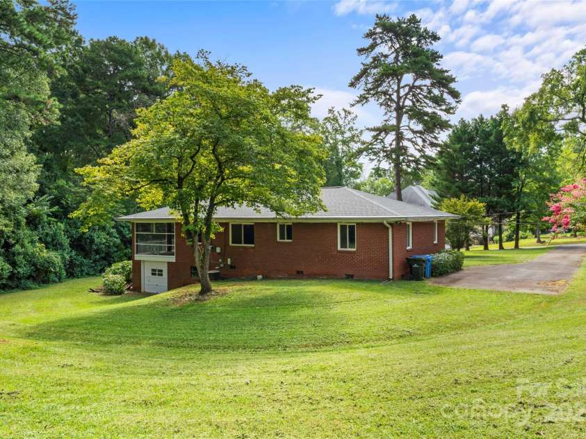 5209 Markay Street, Matthews, NC 28105.  MLS# CAR4251444, YatesRealty ID 12210. 