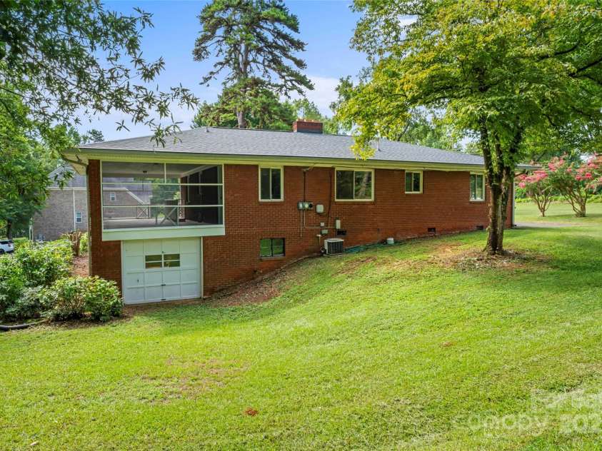 5209 Markay Street, Matthews, NC 28105.  MLS# CAR4251444, YatesRealty ID 12210. 
