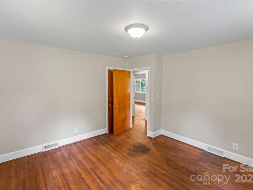5209 Markay Street, Matthews, NC 28105.  MLS# CAR4251444, YatesRealty ID 12210. 