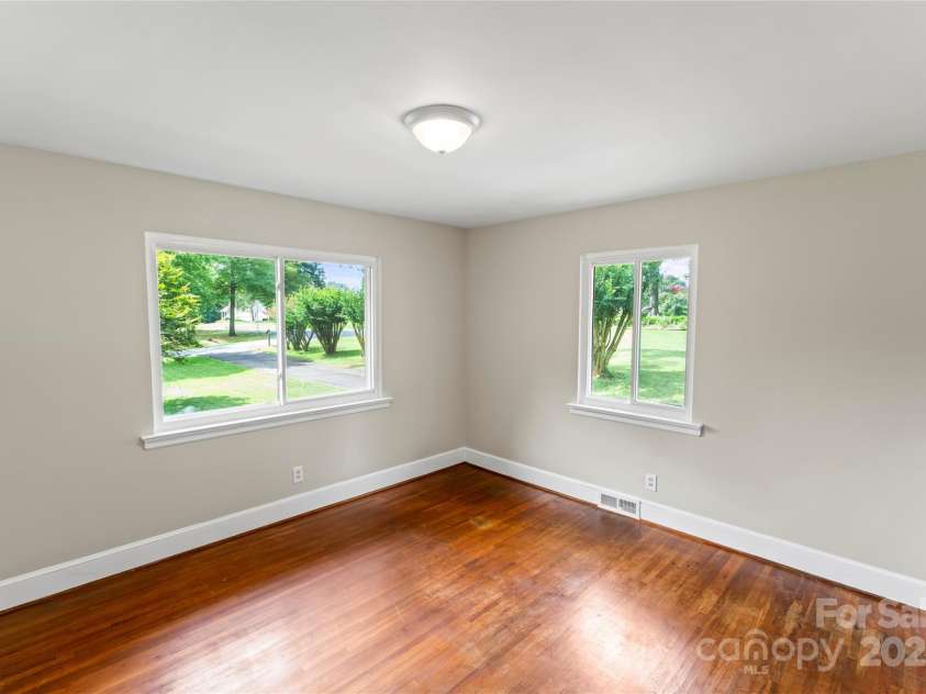 5209 Markay Street, Matthews, NC 28105.  MLS# CAR4251444, YatesRealty ID 12210. 