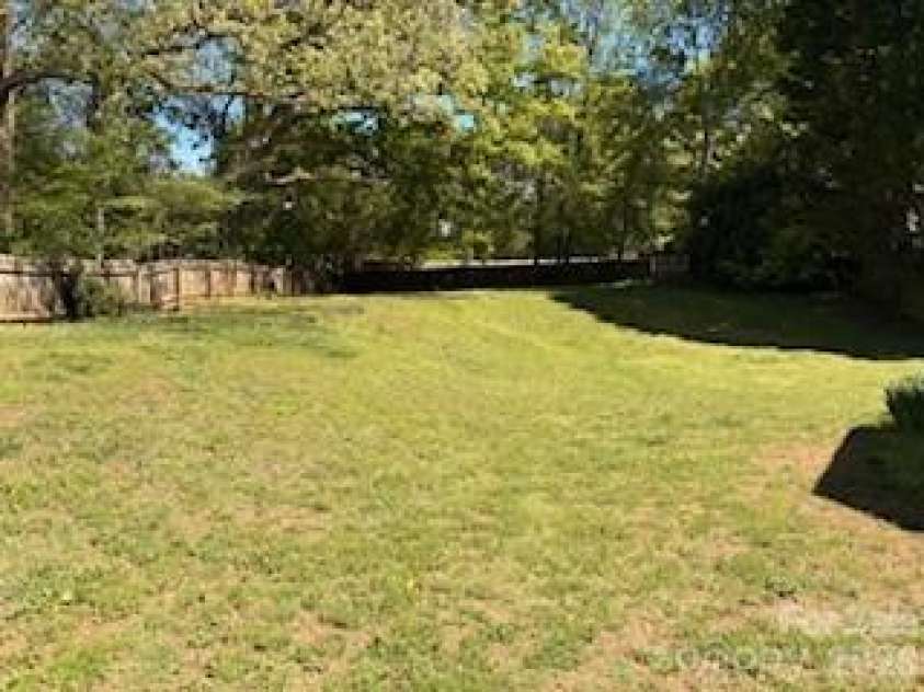 113 Old Willow Road, Mooresville, NC 28115.  MLS# CAR4366482, YatesRealty ID 12211. 
