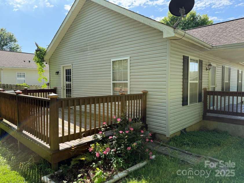 134 Newberry Drive, Fletcher, NC 28732.  MLS# CAR4245924, YatesRealty ID 12211. 