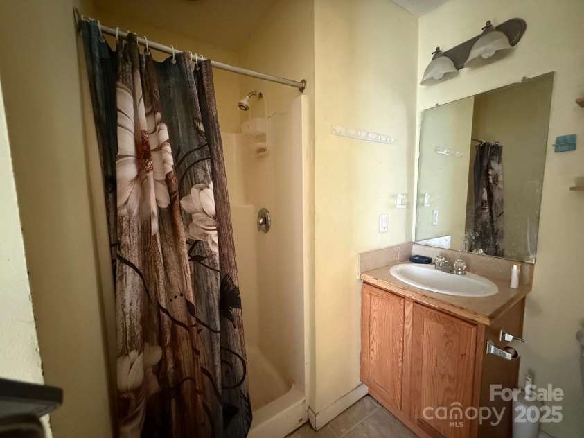 134 Newberry Drive, Fletcher, NC 28732.  MLS# CAR4245924, YatesRealty ID 12211. 