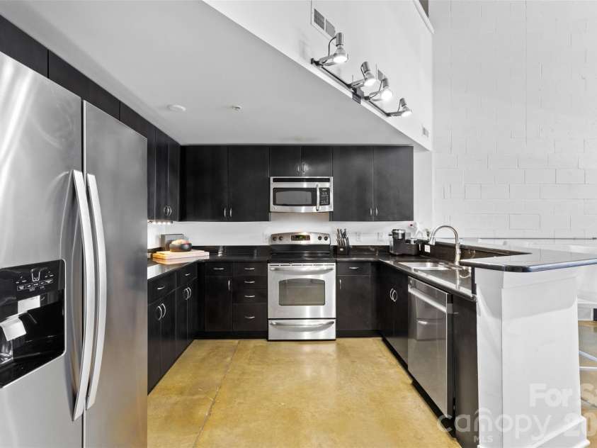 925 Westmere Avenue, Charlotte, NC 28208.  MLS# CAR4366255, YatesRealty ID 12212. 