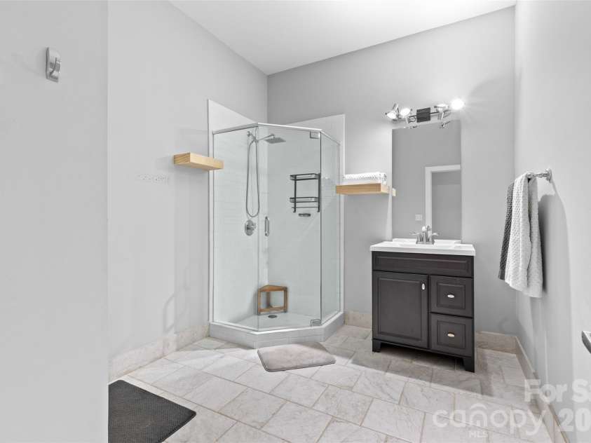 925 Westmere Avenue, Charlotte, NC 28208.  MLS# CAR4366255, YatesRealty ID 12212. 
