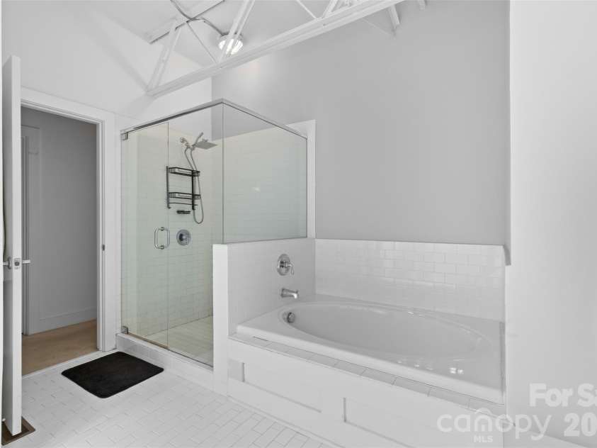 925 Westmere Avenue, Charlotte, NC 28208.  MLS# CAR4366255, YatesRealty ID 12212. 